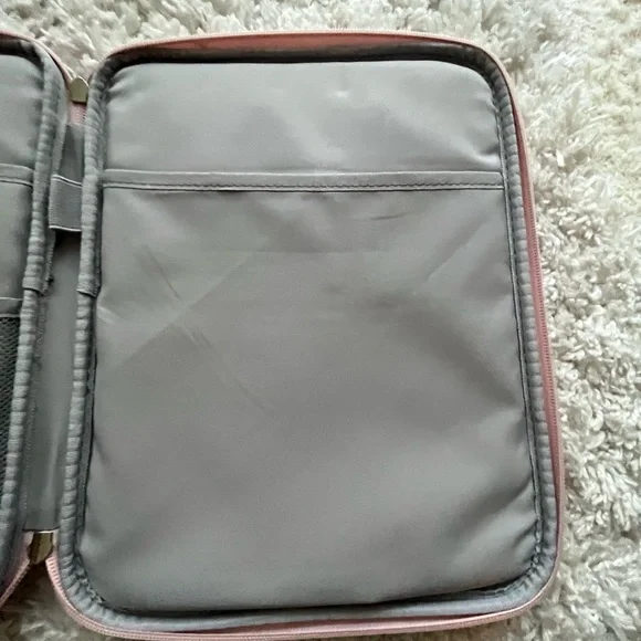 ⭐️Practically New iPad Case⭐️ - Picture 4 of 6